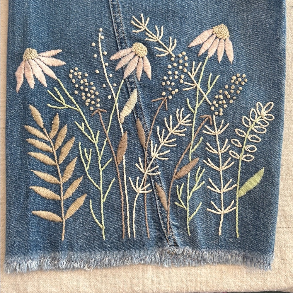 a.n.a. Women’s 12 Blue Hand-Embroidered Floral Distressed Wide Leg Crop Jeans - Picture 5 of 14